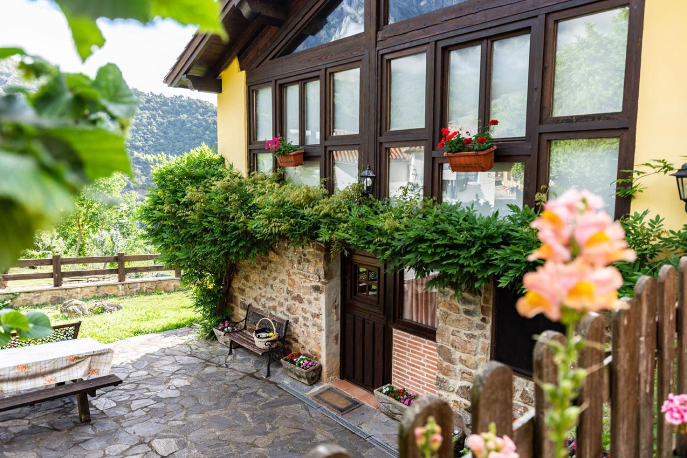 Apartamentos Rurales Los Picos De Redo Camaleño Eksteriør bilde